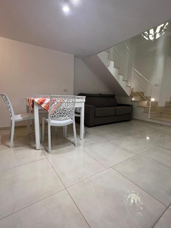 Life House Apartment เนเปิลส์ ภายนอก รูปภาพ